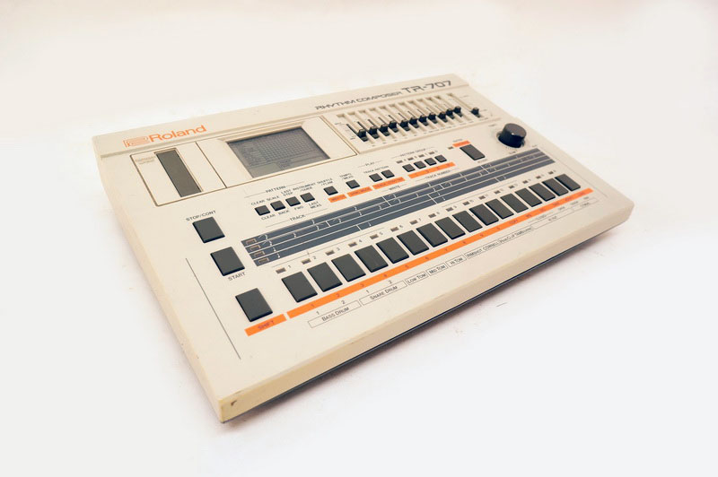 caja ritmos roland tr-707 4-7x38x25 (15eu.) 2u